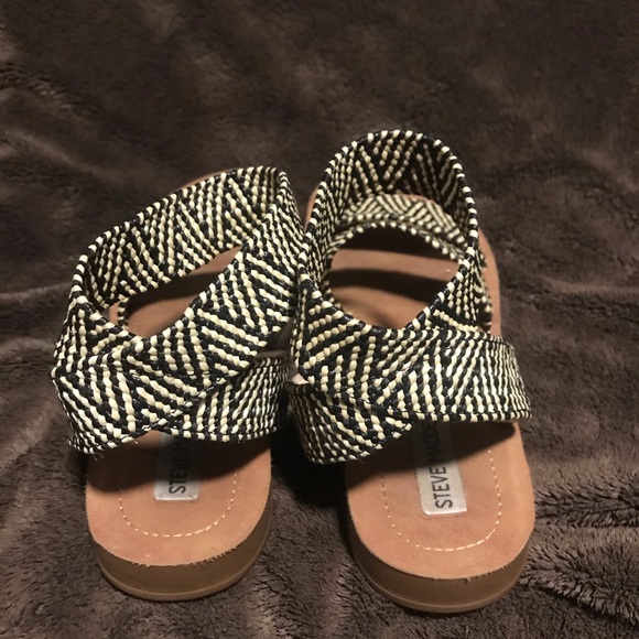 STEVE MADDEN SANDALS SLIGHTLY USED SIZE 8.5 - Picture 7 of 8